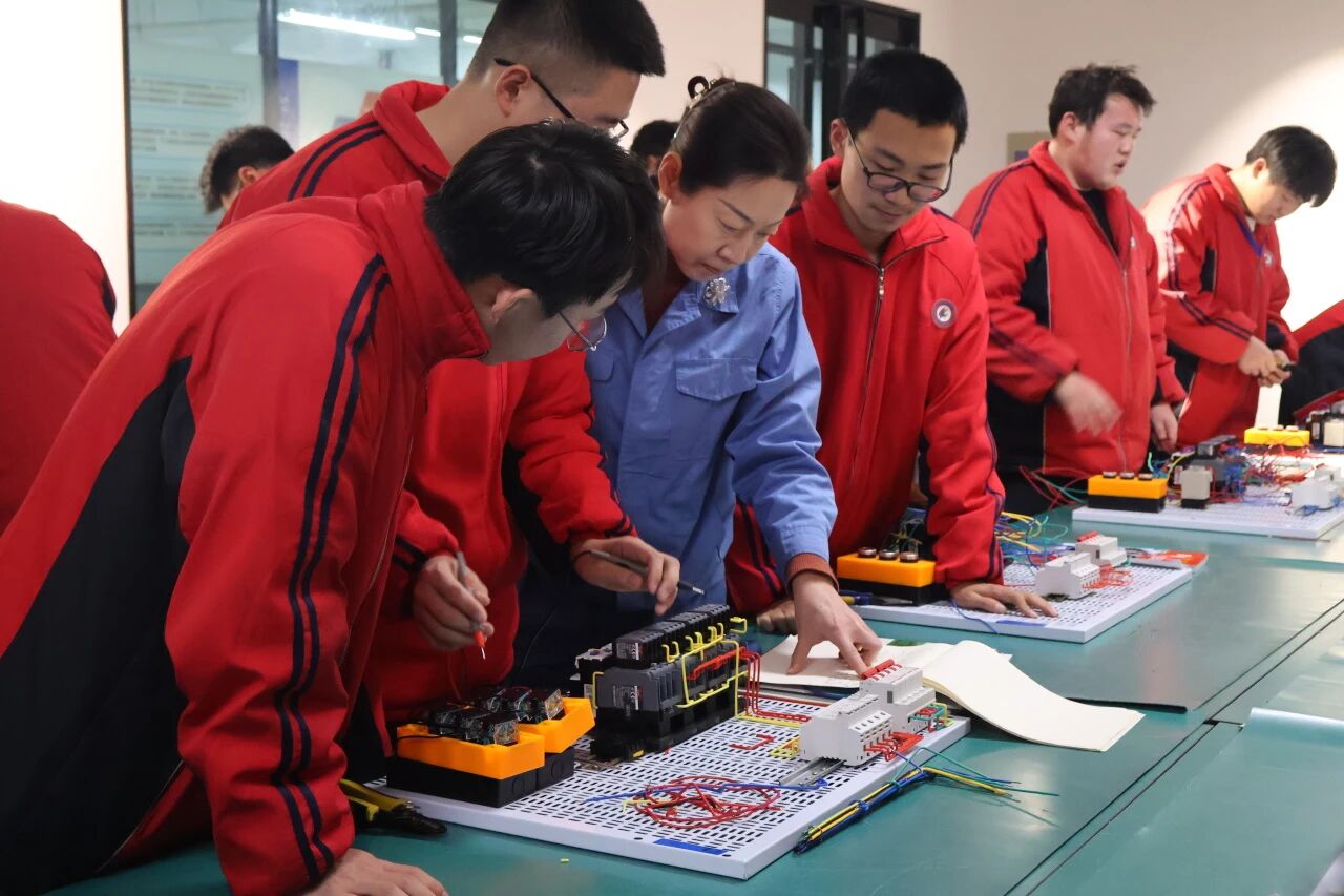 57a7394324fd54e576ecbf680ac4201a